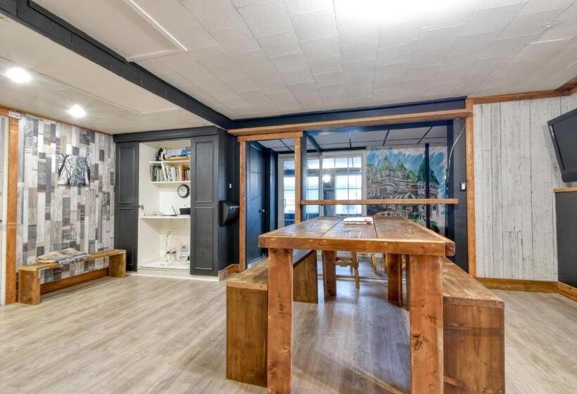 ベッドアンドブレックファースト The International House Hostel