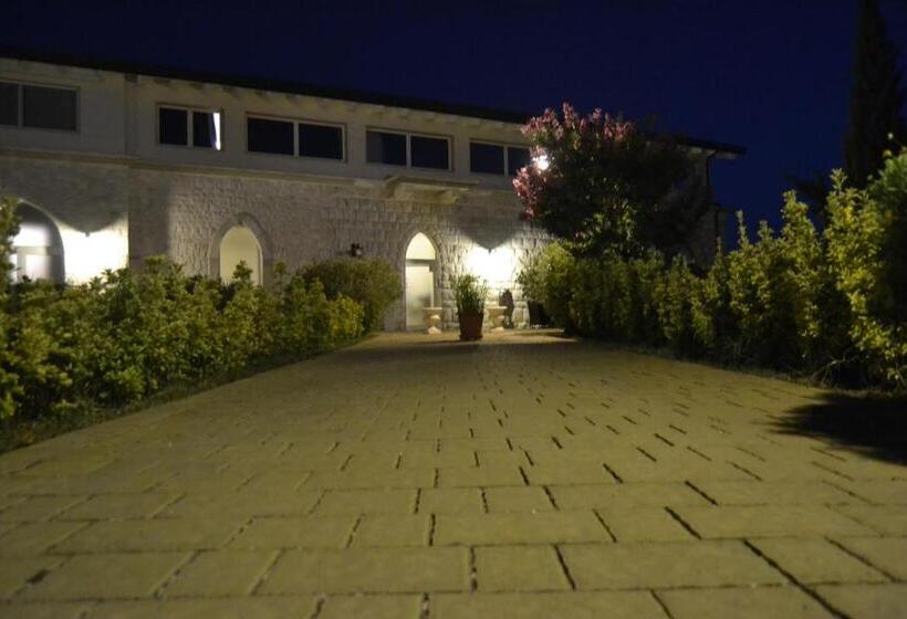 مبيت وإفطار Zyra Garden Club