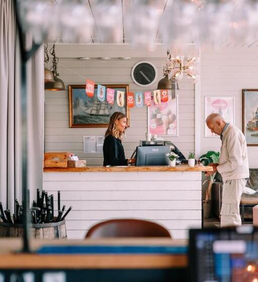 فندق Badholmen Restaurang & Rum