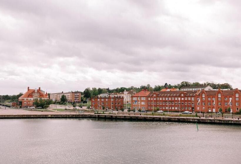 فندق Badholmen Restaurang & Rum