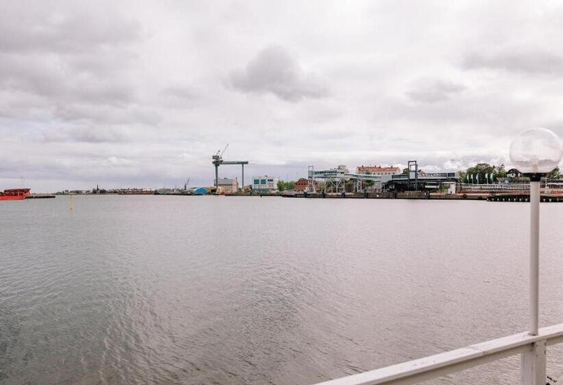 فندق Badholmen Restaurang & Rum