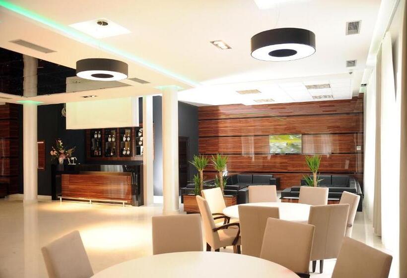 هتل Garni Uni Elita Lux