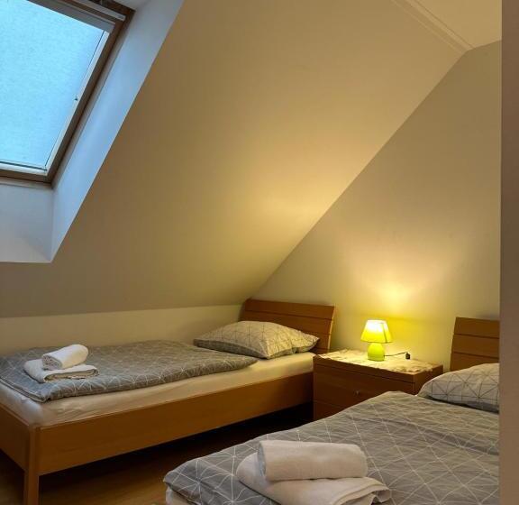 هتل Martinova Izba   Rooms & Apartments