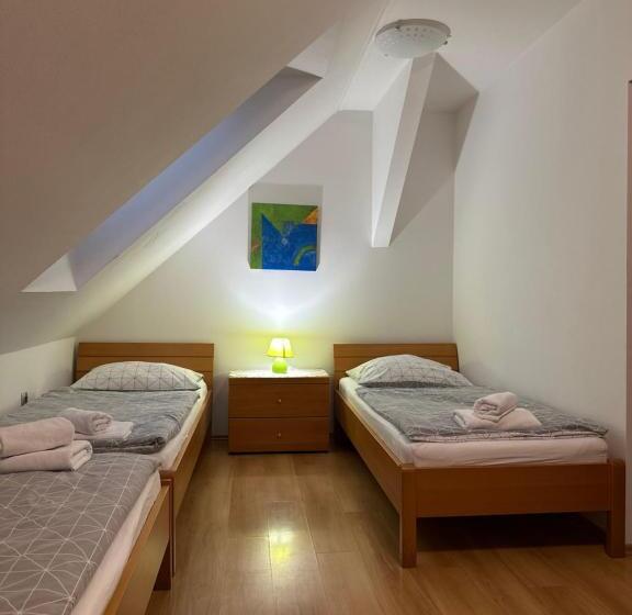 هتل Martinova Izba   Rooms & Apartments