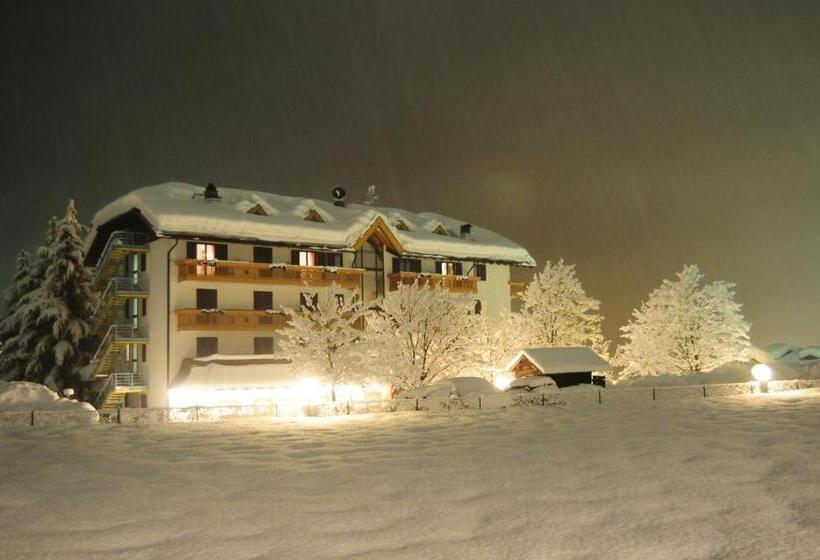 בית מלון כפרי Rauzi