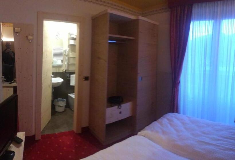 בית מלון כפרי Rauzi