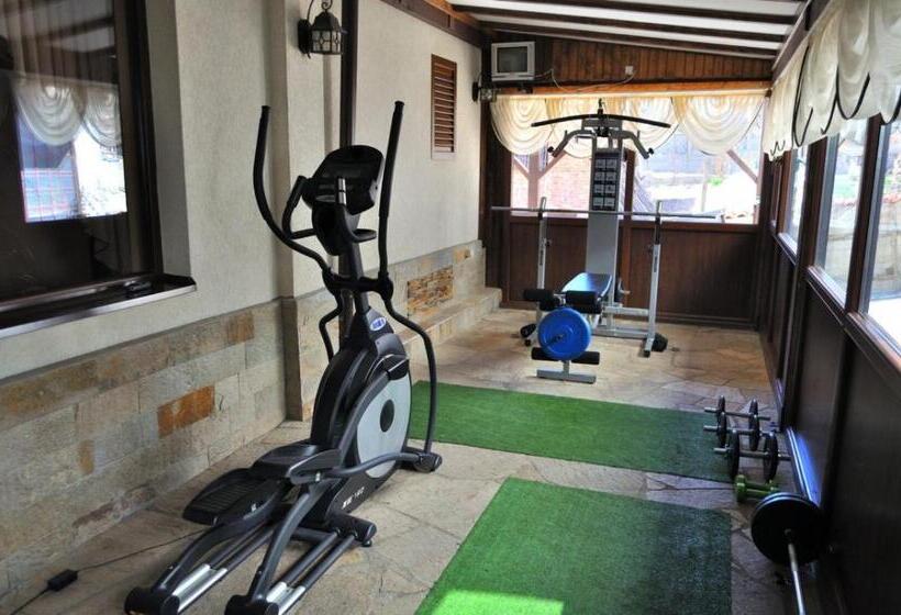 فندق Spartak Family