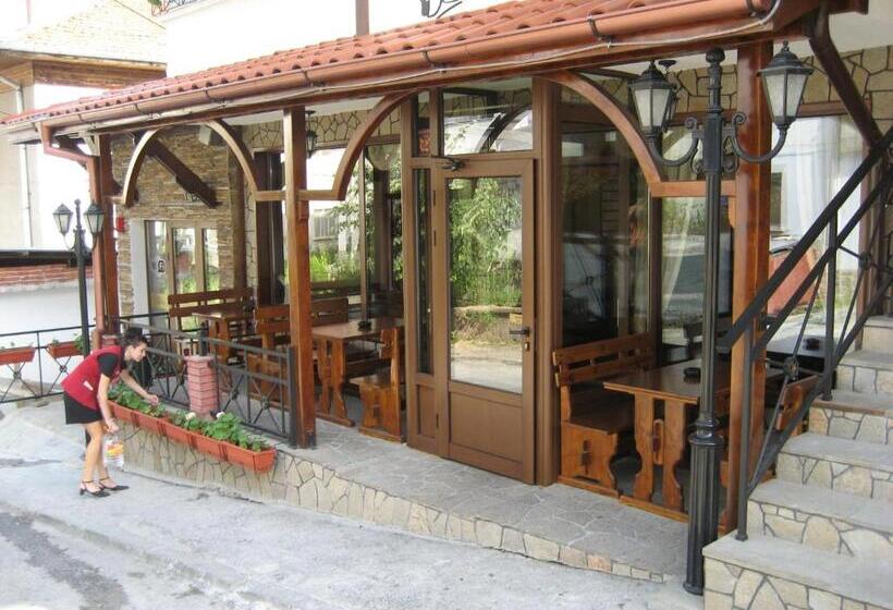 فندق Spartak Family