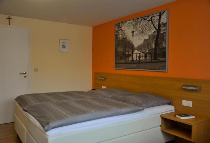 בית מלון כפרי Zum Burghof