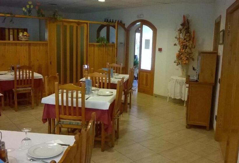 بنسيون Casa Feliu