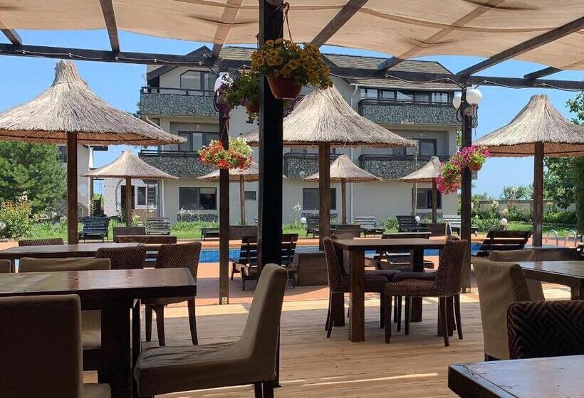 بنسيون Greenstone Land   Corbu