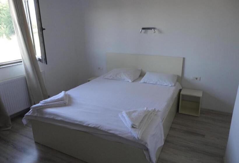 פנסיון Greenstone Land   Corbu