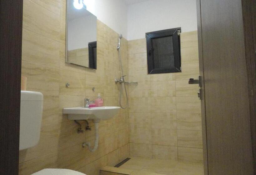 بنسيون Greenstone Land   Corbu