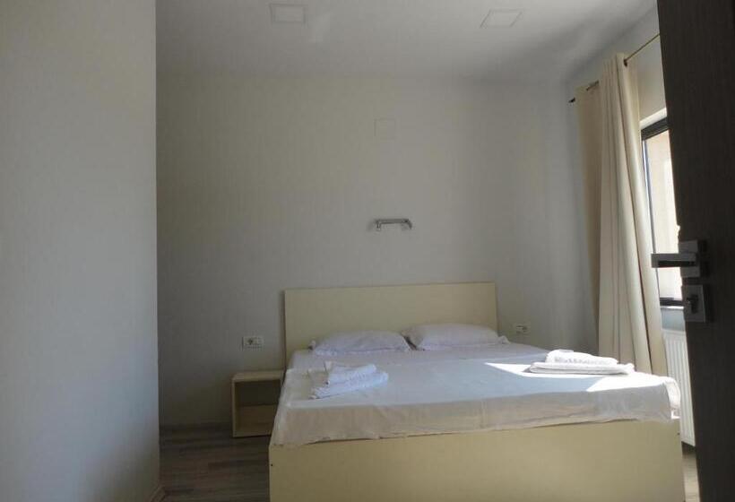 פנסיון Greenstone Land   Corbu