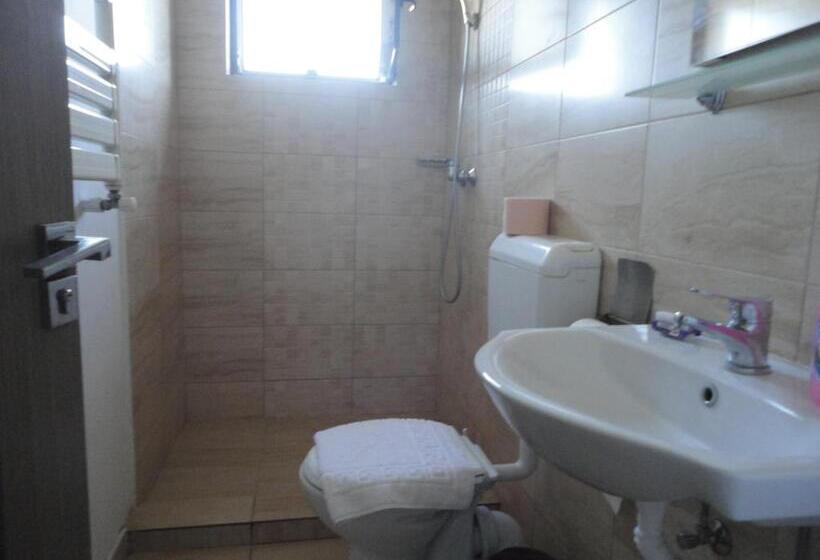 פנסיון Greenstone Land   Corbu