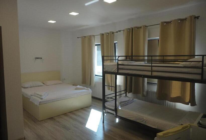 פנסיון Greenstone Land   Corbu