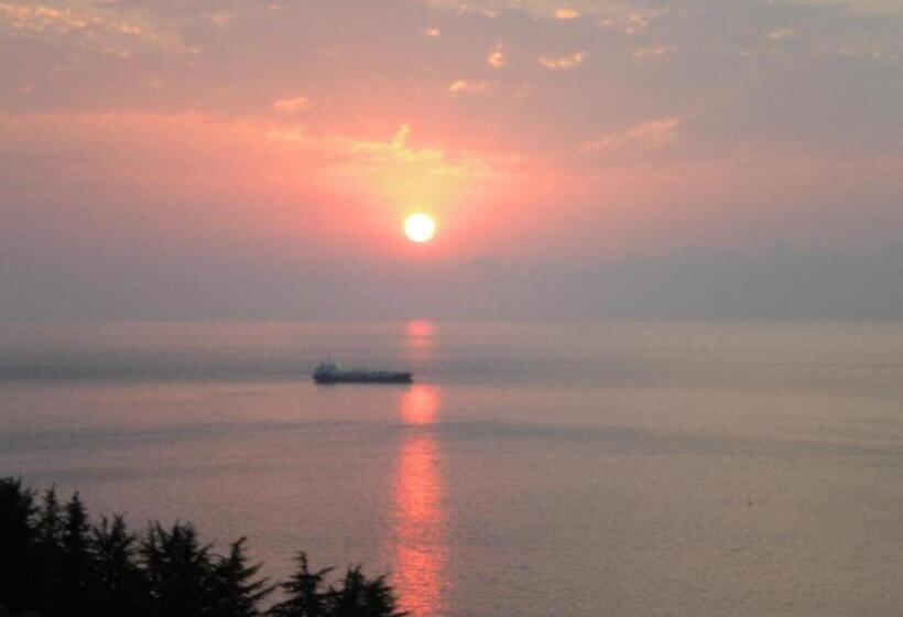 پانسیون Medea S Guest House