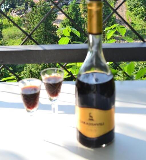 پانسیون Medea S Guest House