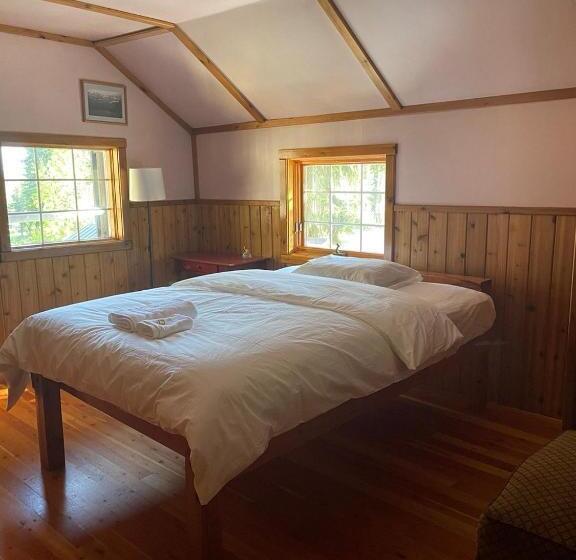 فندق Rustic Beaverfoot Lodge Room N10