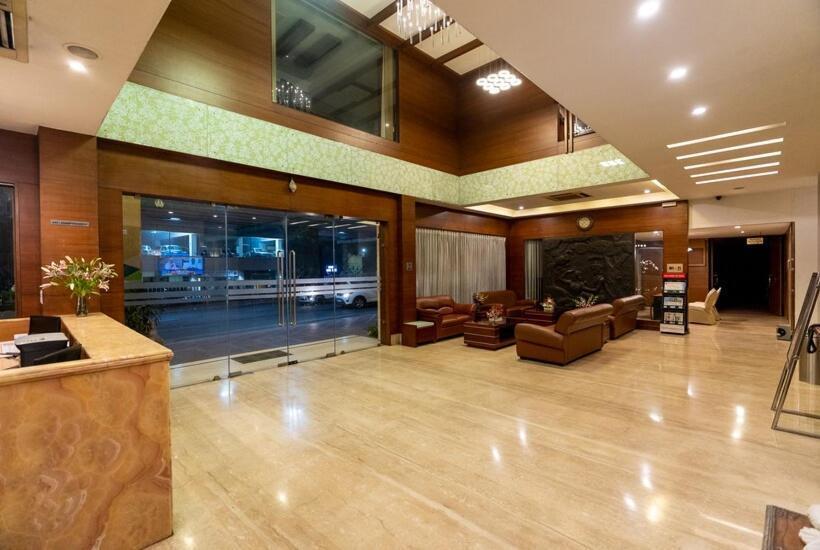 호텔 Sree Parijatha Grand