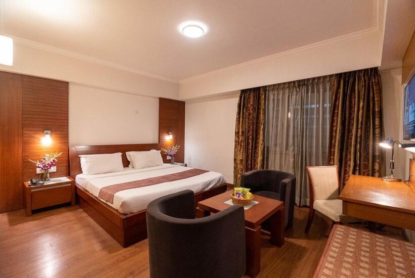 호텔 Sree Parijatha Grand