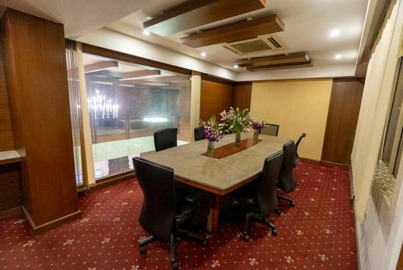 호텔 Sree Parijatha Grand