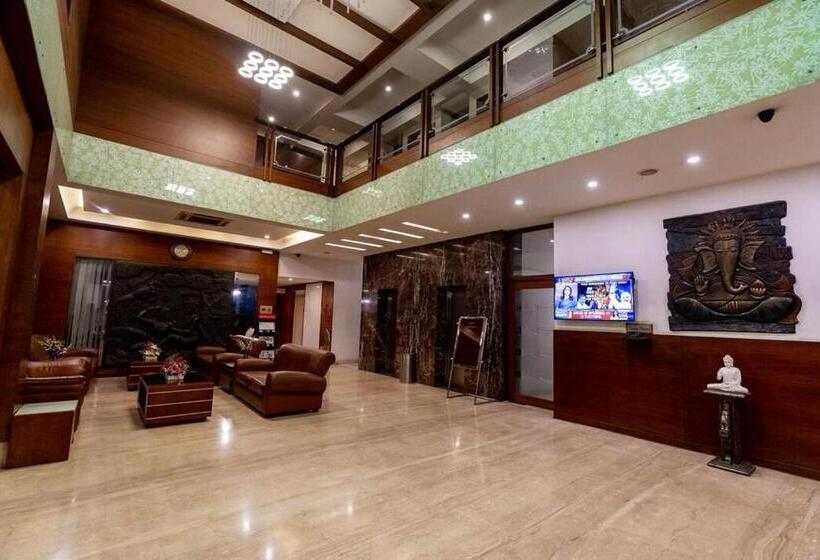 호텔 Sree Parijatha Grand