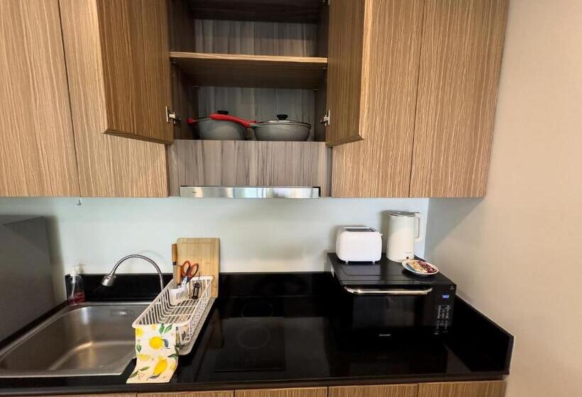 פנסיון The Viva Patong