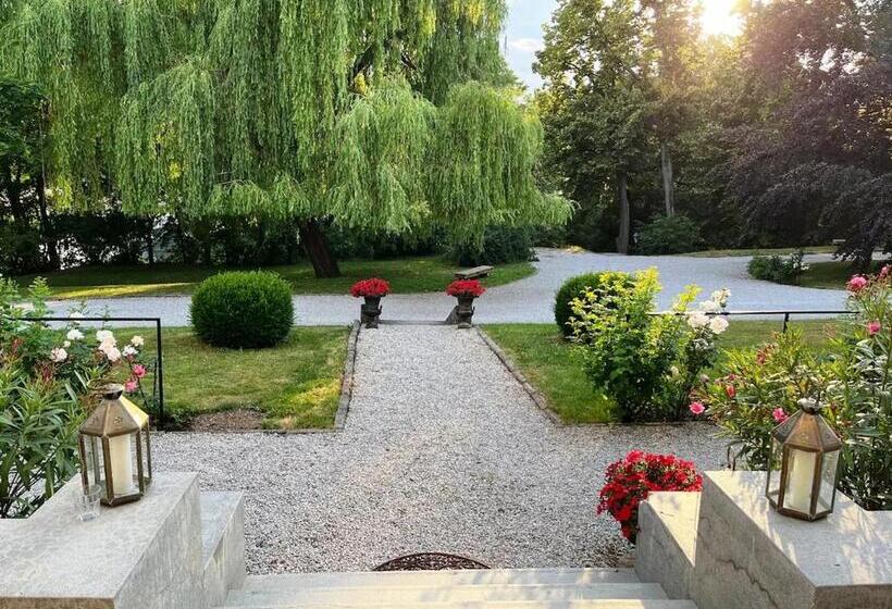 Курорт Péchy Castle