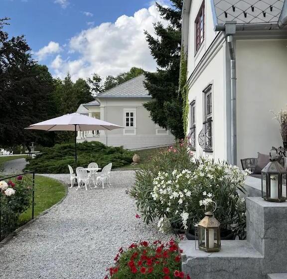 Курорт Péchy Castle