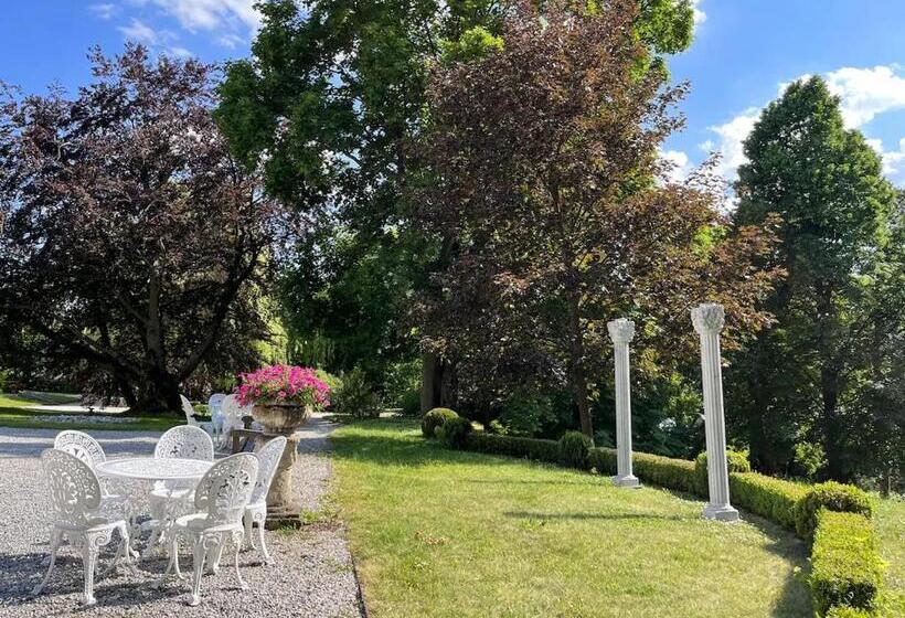 Курорт Péchy Castle