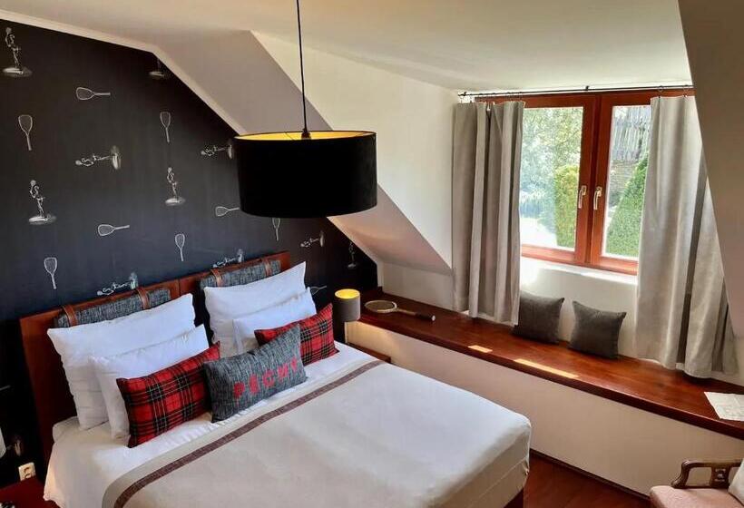 Курорт Péchy Castle