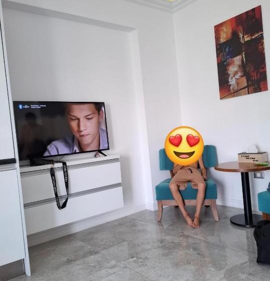 White Tower Studiou 5 Stele