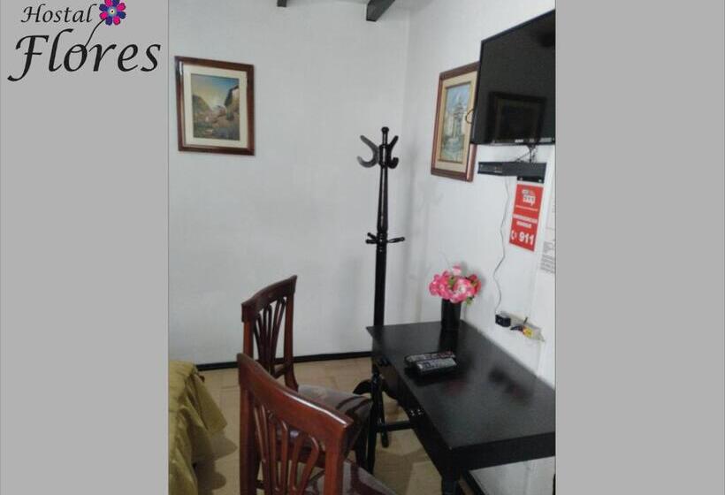 הוסטל Hostal Flores