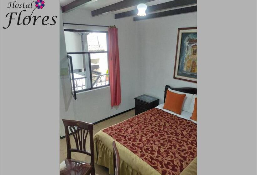 הוסטל Hostal Flores