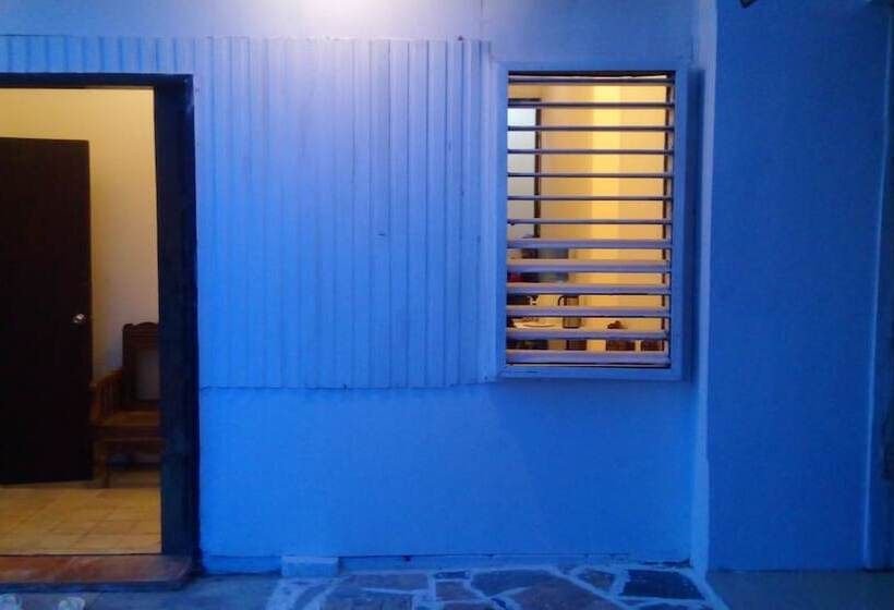 تختخواب و صبحانه Open Doors Haven