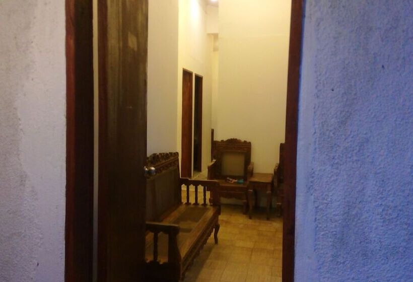 تختخواب و صبحانه Open Doors Haven