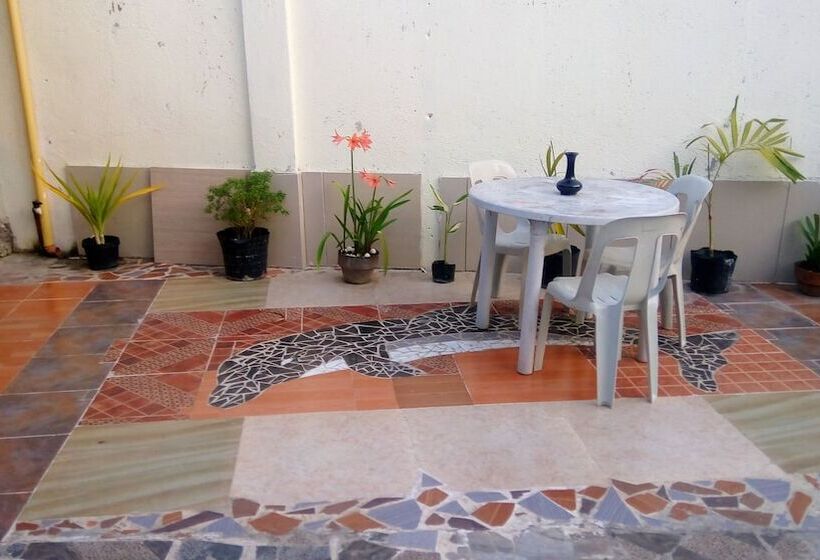 تختخواب و صبحانه Open Doors Haven