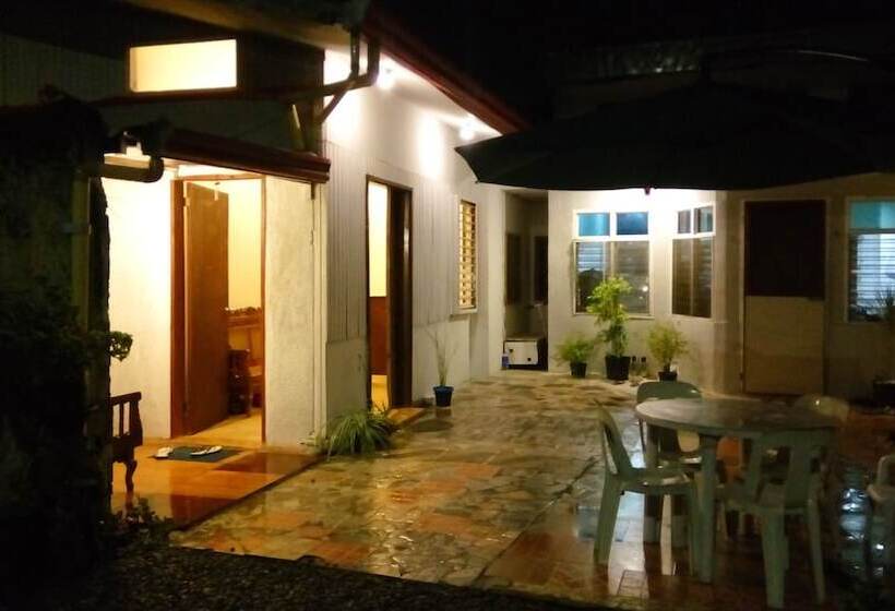 تختخواب و صبحانه Open Doors Haven