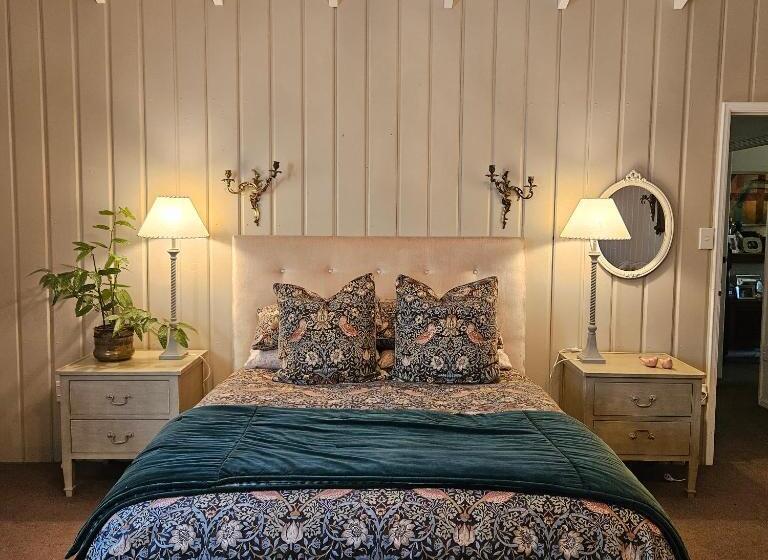 تختخواب و صبحانه Whiteacres