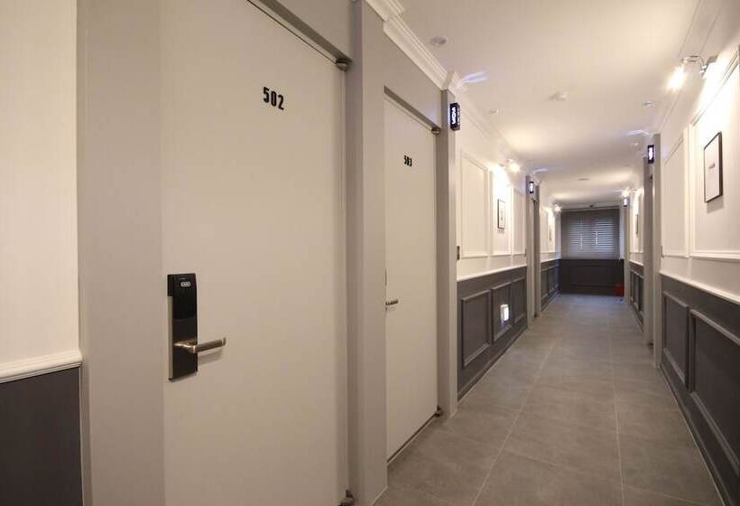 Brown Dot Hotel Jinhae