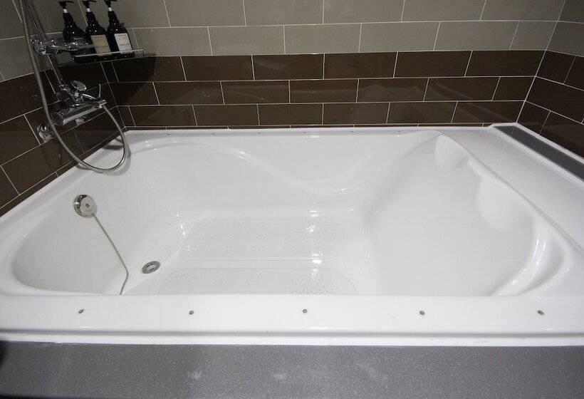 Brown Dot Hotel Jinhae