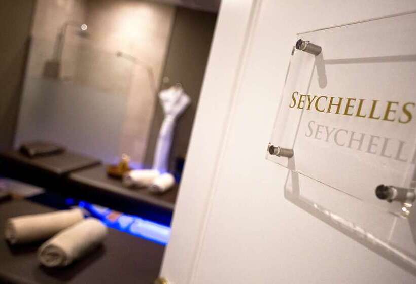 Grand Hotel Des Sablettes Plage, Curio Collection By Hilton