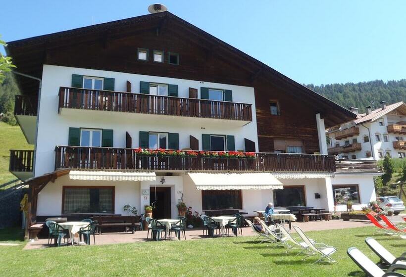 Отель Albergo Somont