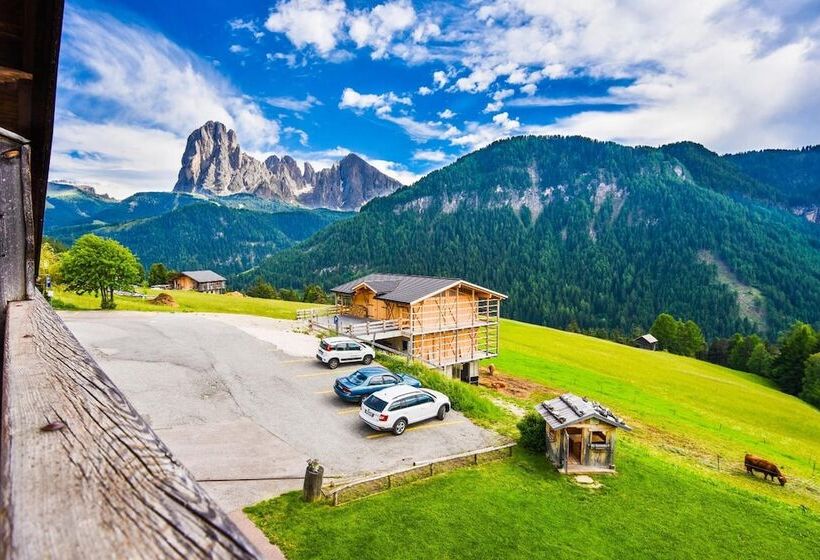 Отель Albergo Somont