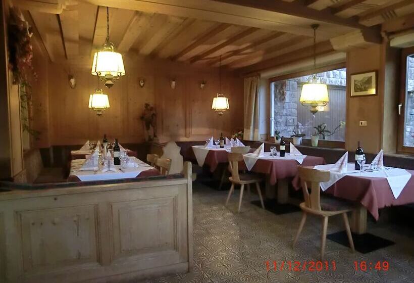 Отель Albergo Somont