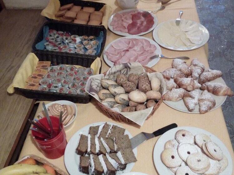 Отель Albergo Somont