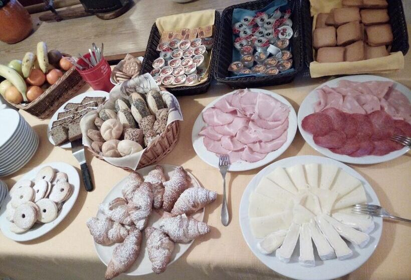 Отель Albergo Somont