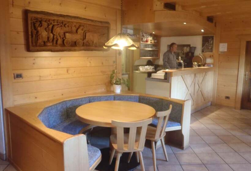 Отель Albergo Somont