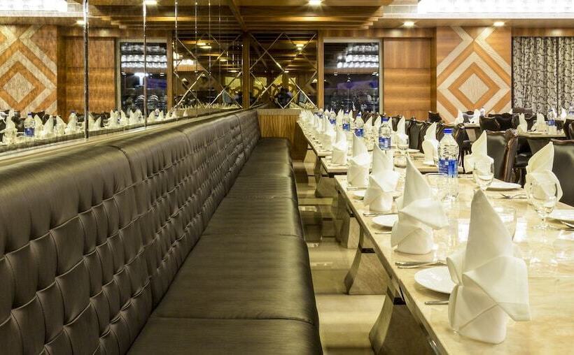 בית מלון כפרי Benzz Park Vellore